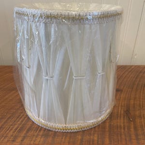 Hollywood Regency mcm bowtie gefalteter Trommel Tischlampenschirm 8 &quot;hoch x 8&quot; Durchmesser unten