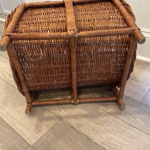 Wicker basket to hold magazines, , kindling, towels, books 画像 4