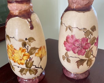 Belle paire de vases anciens peints à la main - signés et numérotés