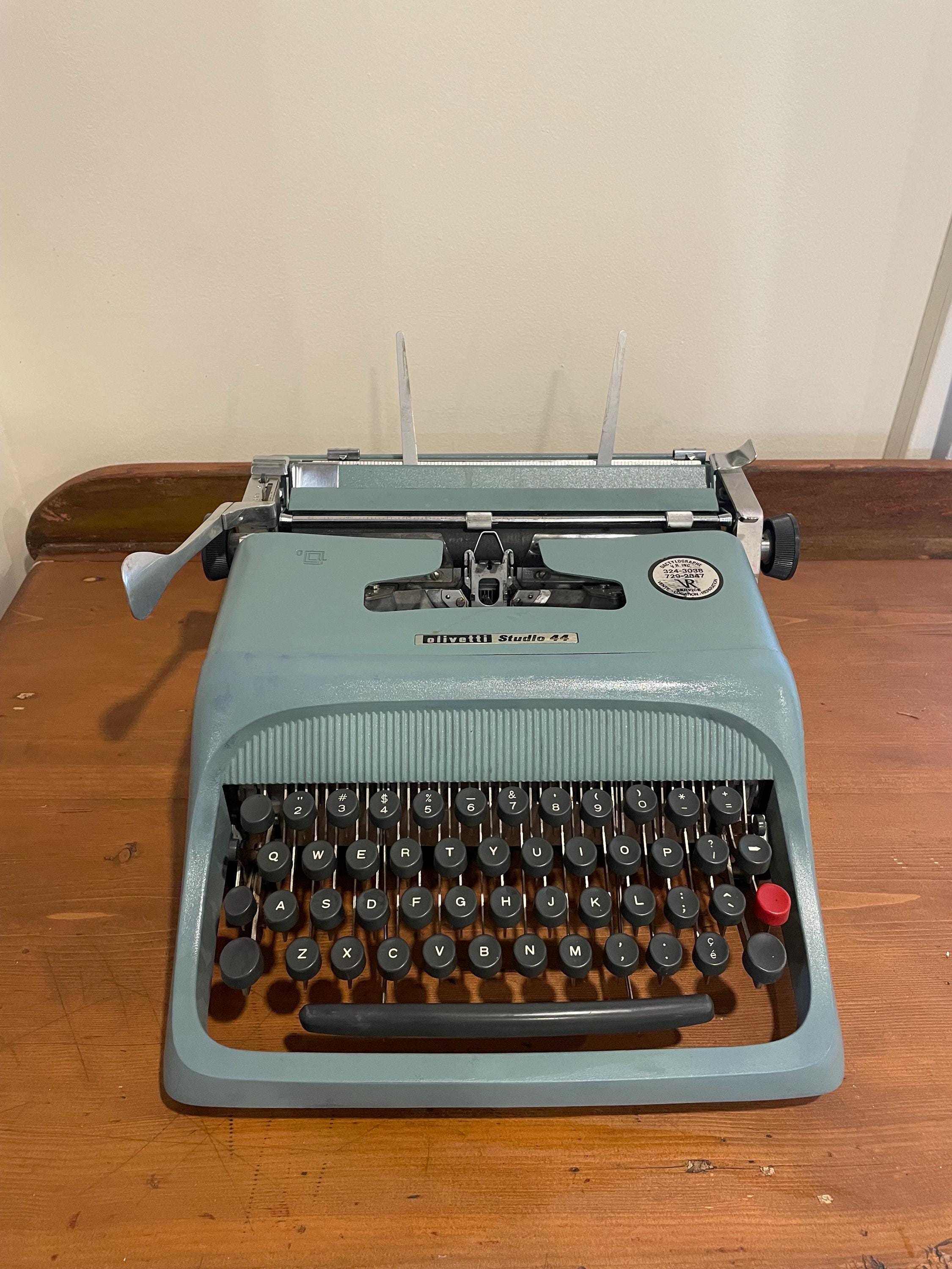 オリベッティ　スタディオ44 Olivetti Studio 44 Vintage Typewriter with Case — Classic