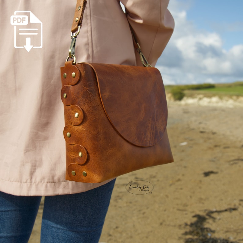 Example of a no sew crossbody leather bag pattern