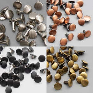 Puede incluir: Surtido de remaches metálicos en cuatro acabados diferentes: plata, cobre, negro y dorado. Los remaches son redondos con una parte superior plana y un poste en la parte inferior.