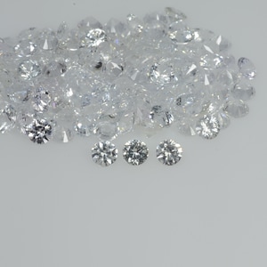 2.5-3.5 mm Natural Yellowish White Sapphire Loose Vs Quality  Gemstone Round Diamond Cut