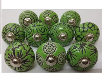 Handgeschilderde keramische kastknoppen: vintage shabby-chic ladegrepen