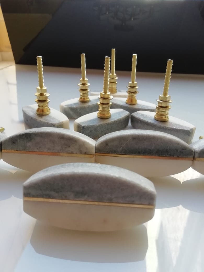 Beautiful Golden Fitting Marble Stone Knobs Kitchen Knobs