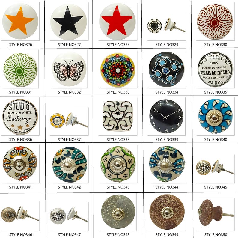 Peut inclure: Une collection de boutons de meubles d&eacute;coratifs en c&eacute;ramique avec divers motifs. Les styles incluent une &eacute;toile, un papillon, un cadran d'horloge et des motifs floraux. Chaque bouton est num&eacute;rot&eacute;.