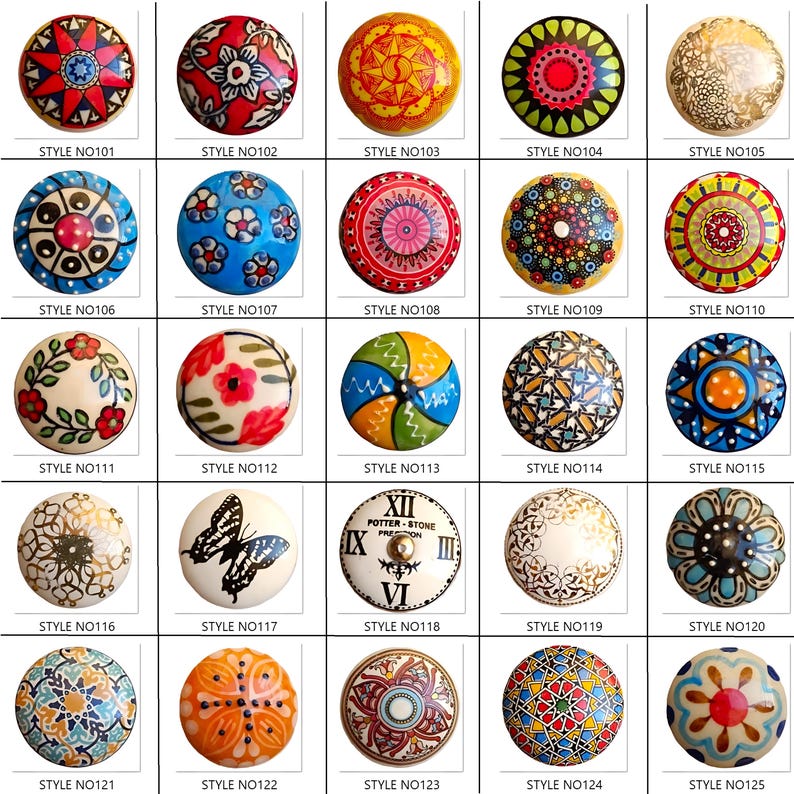Peut inclure: Une collection de boutons de meubles d&eacute;coratifs aux motifs vari&eacute;s. Chaque bouton rond pr&eacute;sente des motifs uniques, notamment des motifs floraux, des formes g&eacute;om&eacute;triques et un papillon. Les boutons sont de couleurs vari&eacute;es, dont le rouge, le bleu, le jaune et le blanc.