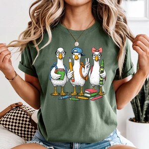 Goose de volta às aulas - Cores confortáveis, camiseta engraçada Goose de volta às aulas, camiseta retrô Goose com humor para o primeiro dia, camiseta fofa e engraçada com clima escolar