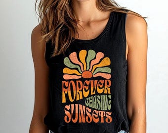 Inseguendo sempre i tramonti - Canotta Comfort Colors, Maglietta Sunsets, Maglietta estiva, Maglietta da spiaggia, Maglietta estiva, Regalo per le vacanze in famiglia, Viaggio tra ragazze