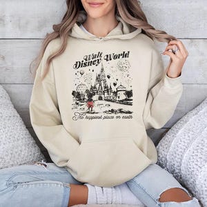 Vintage BTW glücklichster Ort der Welt - Hoodie GD, Disneyworld Shirt, Disneyland Shirt, Disney Girls Trip, süße Disney Shirts Bild 1