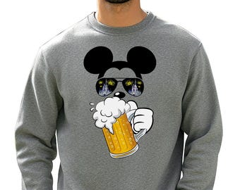 Mickey bebiendo cerveza - Sudadera GD, Camiseta de bebedor de Disney para hombre, Camisetas del equipo de bebedores de Disney, Solo estoy aquí por las bebidas, Cerveza de Disney