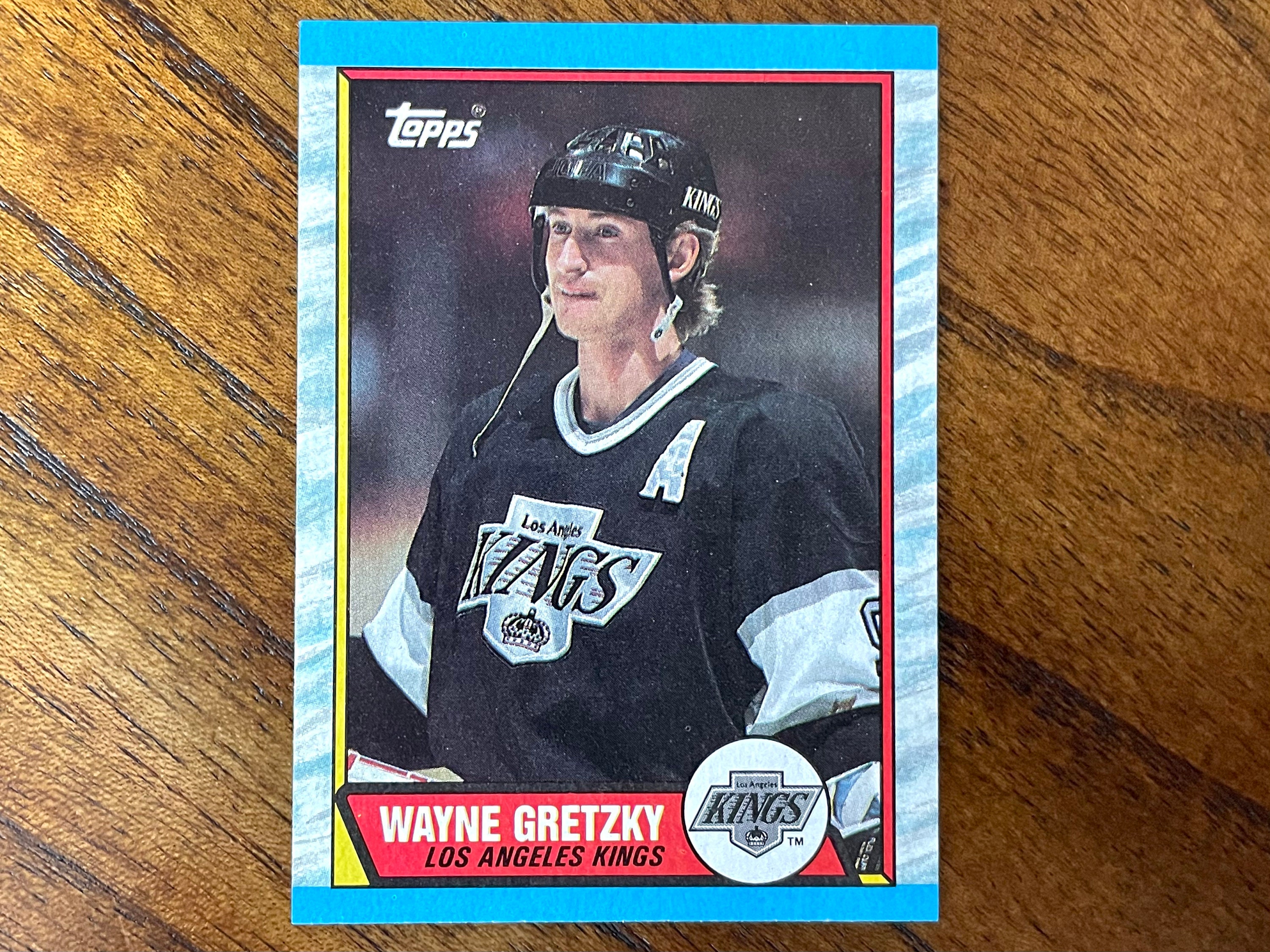 1989 Wayne Gretzky Topps Hockey Card #156, Sharp Corners, No