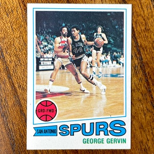 1977 Carte de basket-ball George Gervin Topps #73, coins pointus, pas de plis