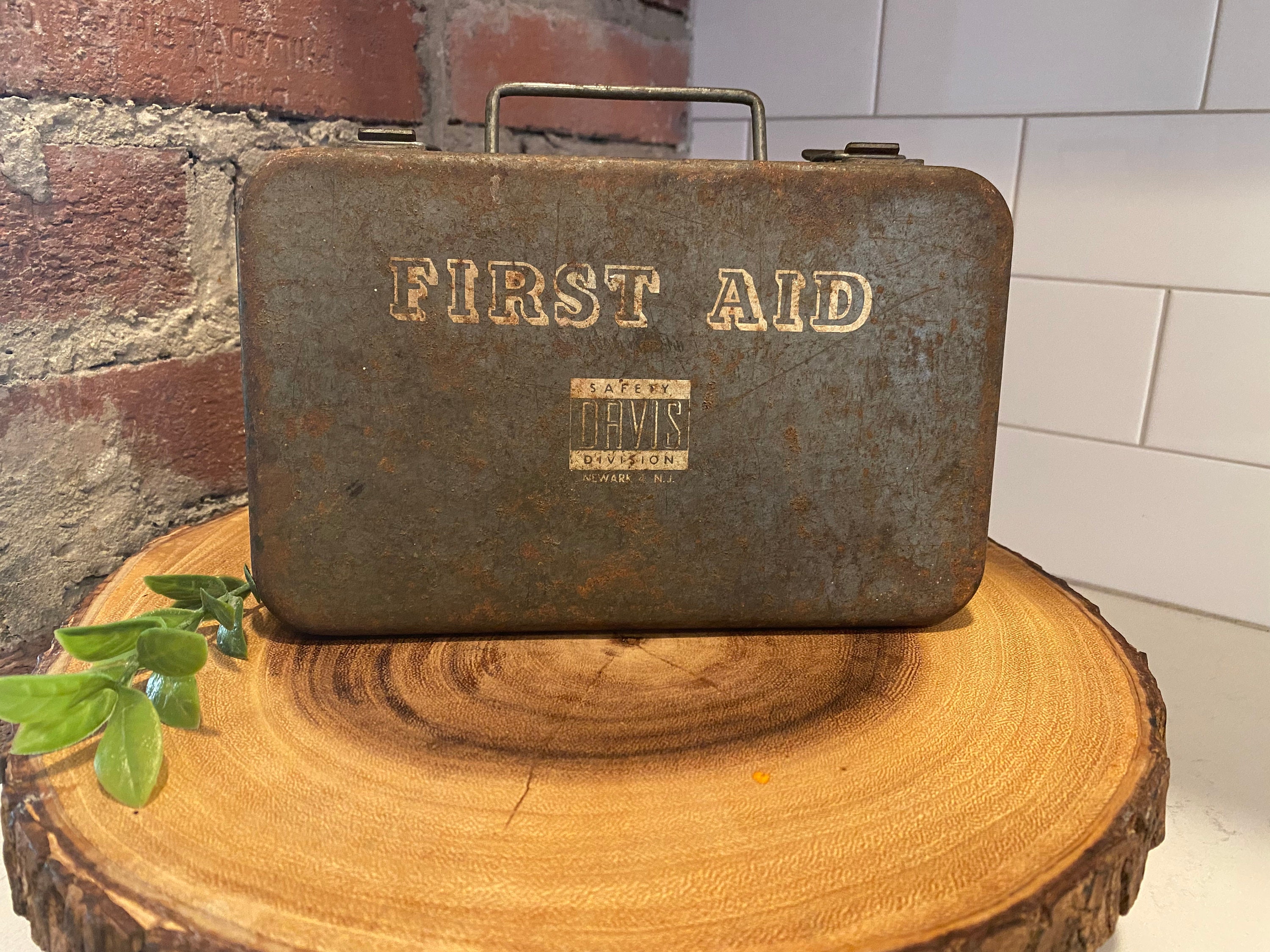 FIRST AID KIT ビンテージ　US NAVY WW2 Original U.S. WWII U. S. Navy First Aid Medical Corpsman