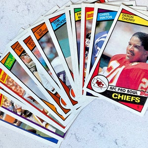 Lot Topps 1984 (14 cartes) en très bon état, Chris Hinton RC, Deron Cherry RC, Steve Largent, sans plis