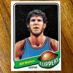 1979 Bill Walton Topps Basketball Card #45, coins pointus, pas de plis