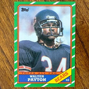 1986 Walter Payton Topps Football card #11, Chicago Bears Legend, sharp corners, no creases