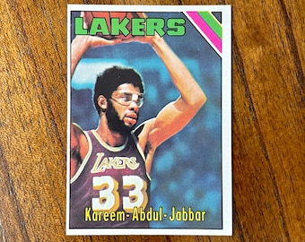 1975 Kareem Abdul-Jabbar Topps Basketball card #90, sharp corners, no creases