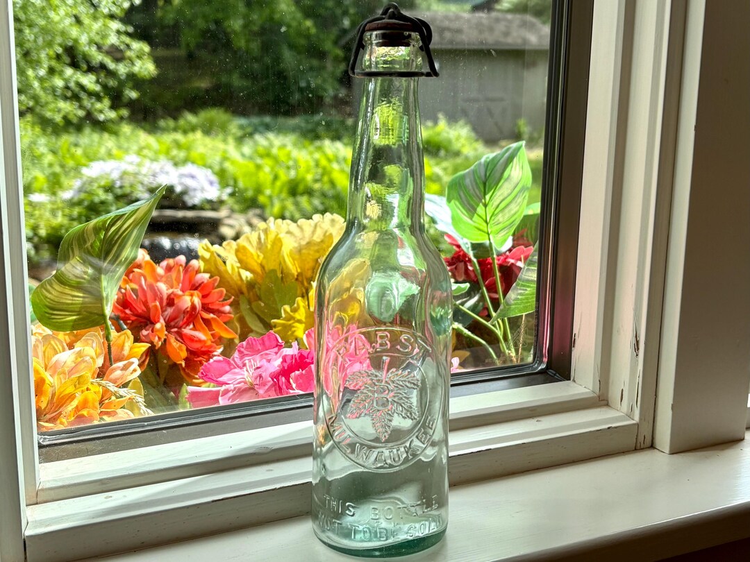 Late 1800’s-early 1900’s Pabst Beer Bottle, Milwaukee Wisconsin Bottle,  Rubber Stopper and Bail Top, No Chips or Cracks T