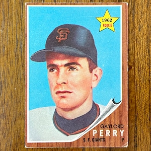 1962 Gaylord Perry RC Topps Baseball Card #199, no creases TC