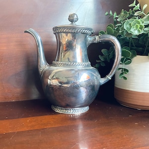 Mid 1900’s Silver Plated Wilcox Collection Tea Pot, In Beautiful Condition