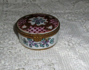 MMA Apple Trinket Box with blue Bug Metropolitan Museum Limoge Copy Box