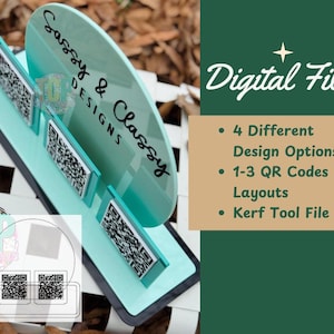 Può includere: Un espositore in acrilico turchese con la scritta "Sassy & Classy DESIGNS" e più supporti per codici QR. L'espositore è progettato per contenere codici QR e presenta il testo "Digital File" e opzioni di design.
