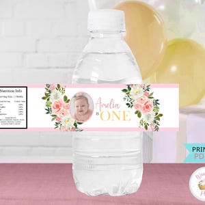 Etiquetas de garrafa de água de primeiro aniversário com tema de flores, decorações de festa Boho Floral Rose Blush, festa de primeiro aniversário para meninas para impressão. Arquivo PDF