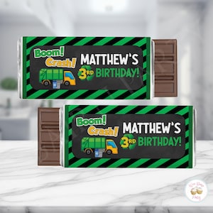 Papierki na batoniki z motywem śmieciarki na imprezę urodzinową, etykiety do druku z motywem śmieciarki na czekoladki, upominki na trzecie urodziny chłopca – plik PDF