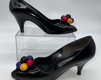 Zapatos de tacón medio vintage Stuart Weitzman de charol negro con suela de cuero - Talla 8.5