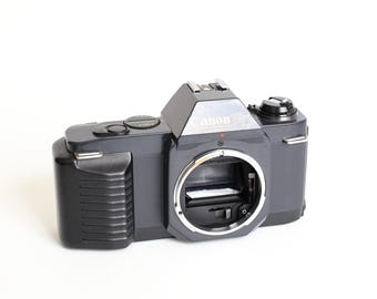 ほぼ新品のブラック Canon FTb QL SLR 35 mm フィルム カメラ +