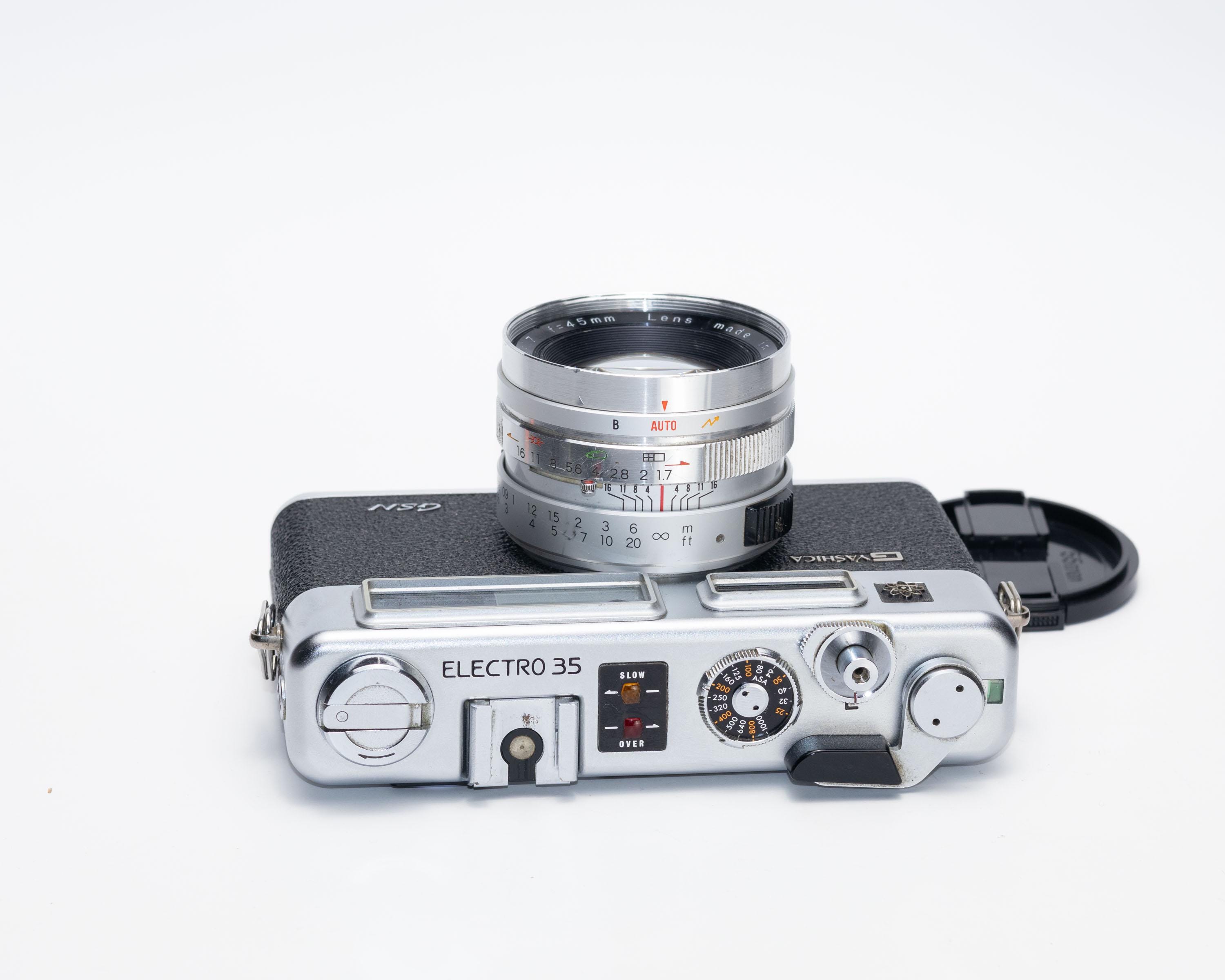 ヤシカ エレクトロ 35 GSN: バッテリーアダプターとケース付き