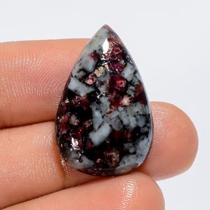Fantastische hoogwaardige kwaliteit 100% natuurlijke eudialyt peervorm cabochon losse edelsteen voor het maken van sieraden 18 kt. 25 x 15 x 4 mm G-3192