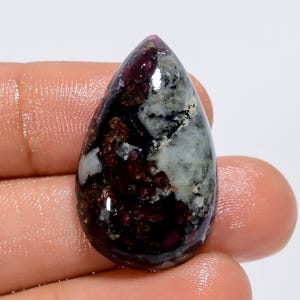 Fantastische hoogwaardige kwaliteit 100% natuurlijke eudialyt peervorm cabochon losse edelsteen voor het maken van sieraden 30 kt. 29 x 17 x 5 mm G-3173