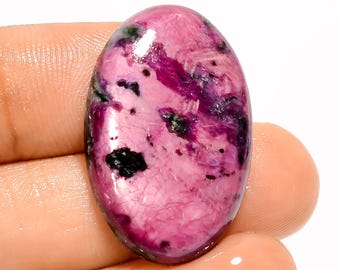 Owalny rubinowy kaboszon zoisytu, naturalny luzem kamień szlachetny (35 Ct, 28x18x5 mm)
