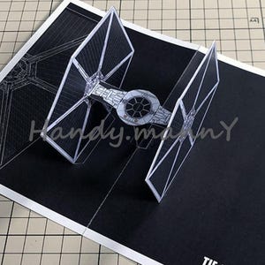 Star Wars - TIE Fighter 3D Pop-up Card Papercraft, Origami PDF Template Files Montagem por suas mãos. Desafie seu artesanato DIY por conta própria.