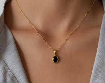 Oval Onyx Pendant Necklace: Yellow Gold - Minimalist Everyday Jewelry