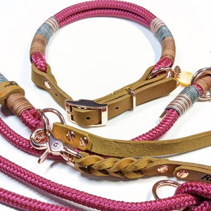 Hundehalsband Hundeleine Halsbandset Tauset in Beere mit Namensgravur auf Lederhandschlaufe und verstellbarer Fettlederschnalle in cognac