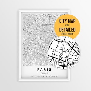Könnte beinhalten: Ein gerahmter schwarz-weißer Stadtplan von Paris, Frankreich, mit einem detaillierten Straßennetz. Unter der Karte steht der Text PARIS FRANCE 48 51'53.0"N | 2 19'48.9"E. Ein kreisförmiger Ausschnitt zeigt eine vergrößerte Ansicht der Straßennamen.