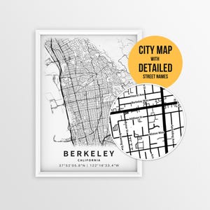 Puede incluir: Una impresión en blanco y negro del mapa de la ciudad de Berkeley, California, con nombres de calles detallados. El mapa está enmarcado en un borde blanco e incluye las coordenadas de la ciudad. Una inserción circular resalta los detalles de las calles. Se muestra el texto "CITY MAP WITH DETAILED STREET NAMES".