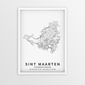 Puede incluir: Una impresión enmarcada en blanco y negro del mapa de Sint Maarten, una isla caribeña. El mapa detalla la topografía y las carreteras de la isla. El texto en la parte inferior dice "SINT MAARTEN, CARIBBEAN REGION, 18°03'49.3"N | 63°03'17.9"W."