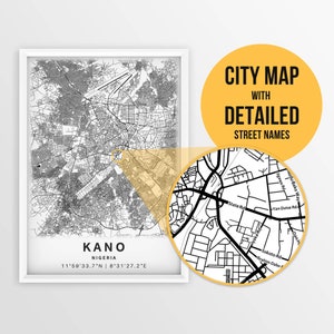 Könnte beinhalten: Eine schwarz-weiße Stadtkarte von Kano, Nigeria, mit detaillierten Straßennamen. Die Karte zeigt das Stadtlayout mit Straßen, Gassen und Sehenswürdigkeiten. Die Karte ist in einem weißen Rahmen gerahmt.