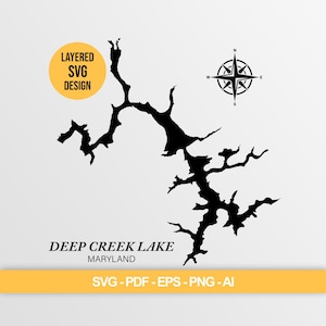 Op de afbeelding: Een zwarte silhouetkaart van Deep Creek Lake, Maryland, met een kompasroos in de rechterbovenhoek. Een gele cirkel linksboven bevat de tekst LAYERED SVG DESIGN. De tekst DEEP CREEK LAKE MARYLAND staat onder de kaart afgebeeld.
