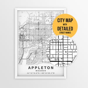 Pode incluir: Um mapa impresso a preto e branco de Appleton, Wisconsin, com traçados de ruas detalhados e coordenadas. Uma inserção circular destaca nomes de ruas, com um gráfico amarelo contendo o texto CITY MAP WITH DETAILED STREET NAMES.
