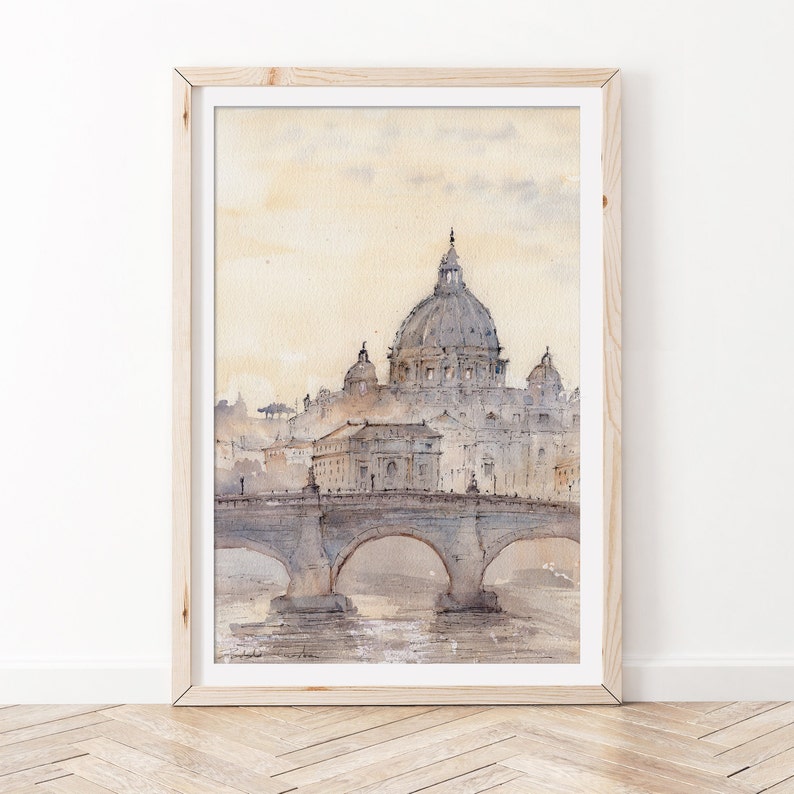 Peut inclure: Une peinture &agrave; l'aquarelle de la basilique Saint-Pierre &agrave; Rome, en Italie. La peinture repr&eacute;sente la basilique de loin, avec un pont au premier plan et le Tibre en arri&egrave;re-plan. Le ciel est d'un jaune doux, et la basilique est d'un gris clair.