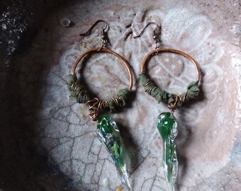 OOAK..Boucles d’oreilles perle de verre filée,  soie,  cuivre, création artisanale unique