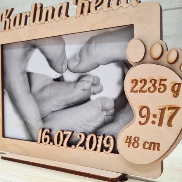 Personalisierter Baby Fotorahmen aus Holz - individuell graviert Neugeborenen Zahlen & Namen - umweltfreundliches Kinderzimmer Dekor Geschenk für neue Eltern