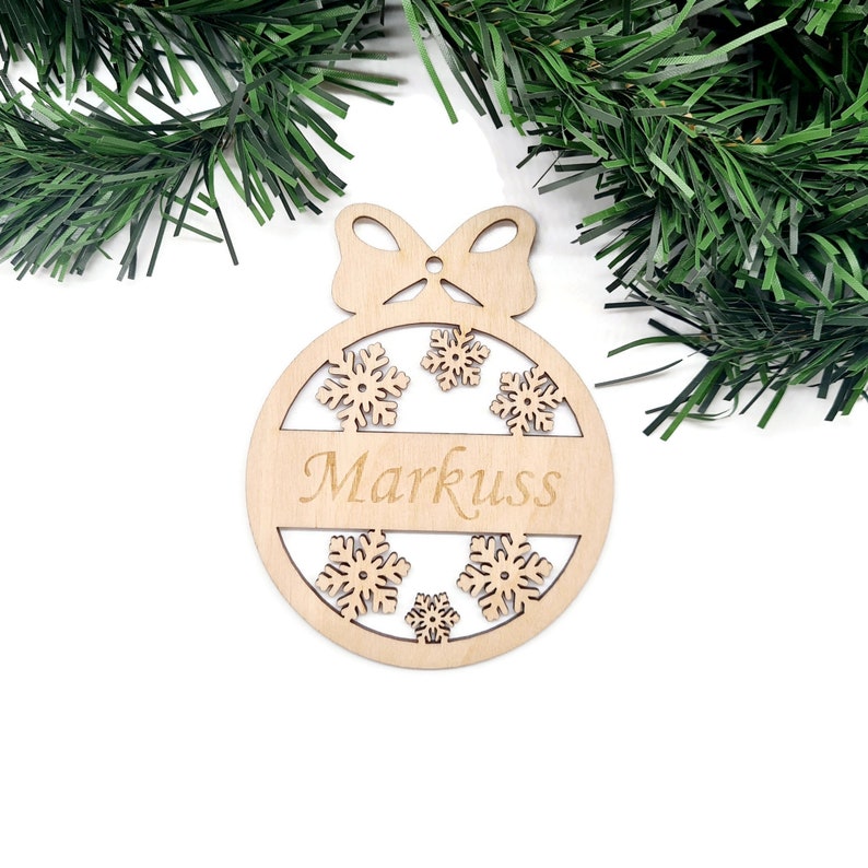 Personalisierte Weihnachtskugel Benutzerdefiniertes Logo Dekor Weihnachtsbaumkugeln Holzverzierung Laser geschnittener Name oder Logo Weihnachten graviert bauble with bow