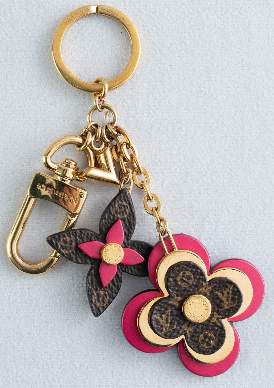 Louis Vuitton キーホルダー 花モチーフ　箱あり Louis Vuitton Blooming Flower Charm Keyring OB0169 - Etsy