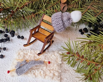Chaise à bascule avec ensemble de tricot Secret Santa accessoires miniature